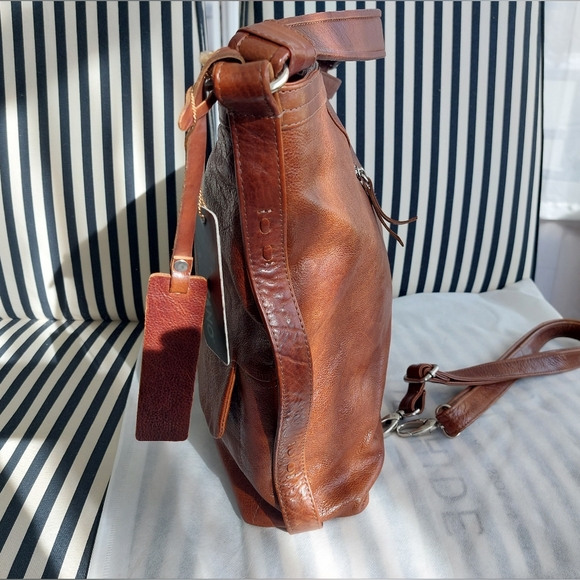 Tano Messenger Bag/Crossbody Rich Italian Pull Up Leather - Picture 5 of 16